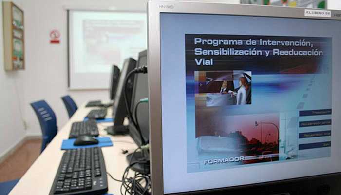 Emulate Android APK Autoescuela Pitiusas