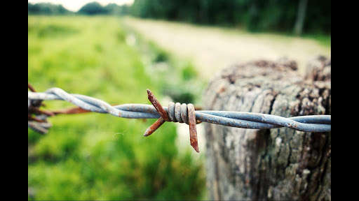 Run android online APK Barbed Wire Wallpaper from MyAndroid or emulate Barbed Wire Wallpaper using MyAndroid