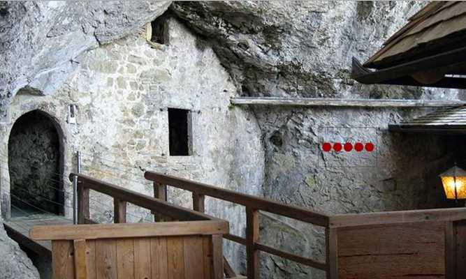 Emulate Android APK Escape From Predjama Castle