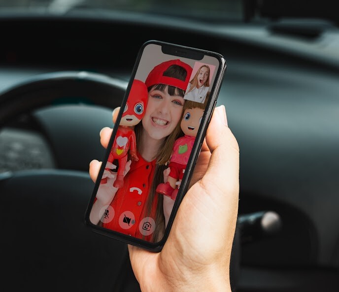 Run android online APK Giovana alparone Video call Me from MyAndroid or emulate Giovana alparone Video call Me using MyAndroid