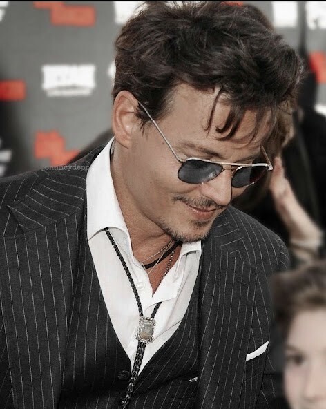 Run android online APK Johnny Depp wallpaper from MyAndroid or emulate Johnny Depp wallpaper using MyAndroid