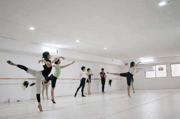 Emulate Android APK Learn ballet dance step by step