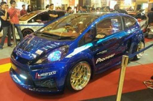 Emulate Android APK Modifikasi Mobil Honda Jazz