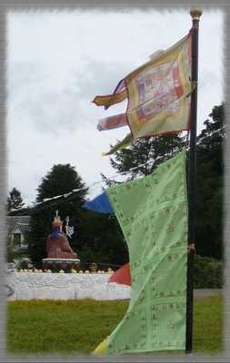 Emulate Android APK Prayer Flags Wallpaper