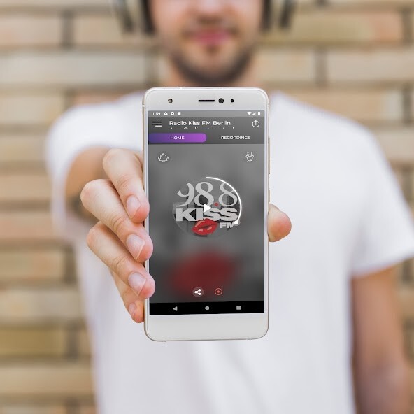 Run android online APK Radio Kiss FM Berlin App DE from MyAndroid or emulate Radio Kiss FM Berlin App DE using MyAndroid Run android online APK Radio Kiss FM Berlin App DE from MyAndroid or emulate Radio Kiss FM Berlin App DE using MyAndroid