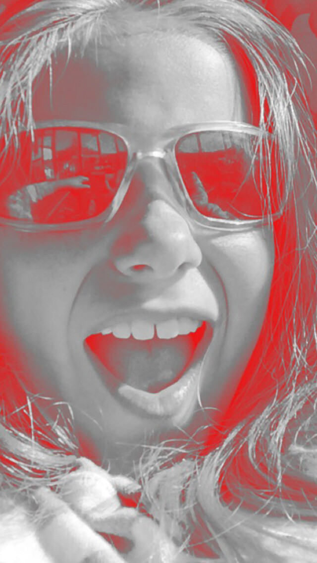 Emulate iPhone app Red & White Team Selfie Cam using MyAndroid Emulate iPhone app Red & White Team Selfie Cam using MyAndroid
