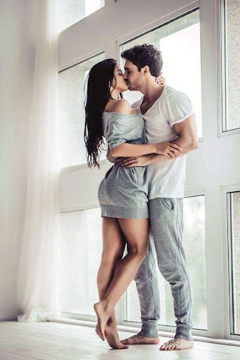 Run android online APK Romantic Photo Gallery 2020 from MyAndroid or emulate Romantic Photo Gallery 2020 using MyAndroid