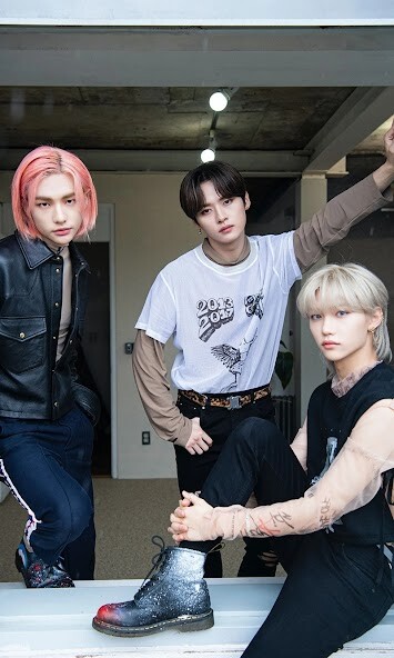 Run android online APK Stray Kids KPOP Wallpapers from MyAndroid or emulate Stray Kids KPOP Wallpapers using MyAndroid