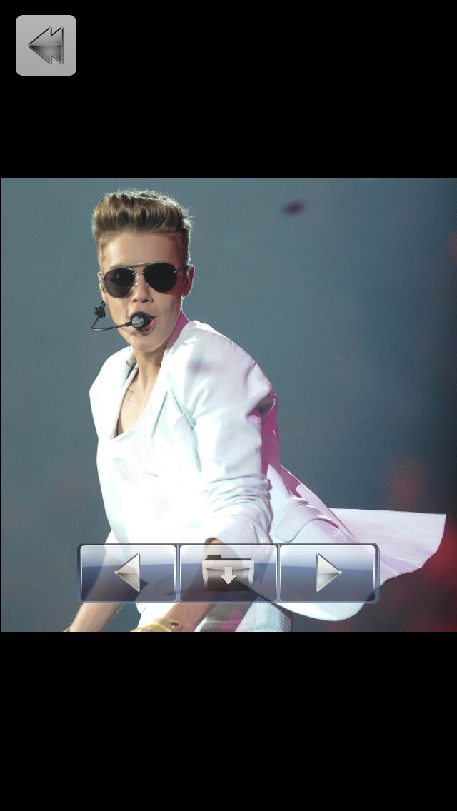 Emulate iPhone app Wallpapers: Justin Bieber Edition using MyAndroid